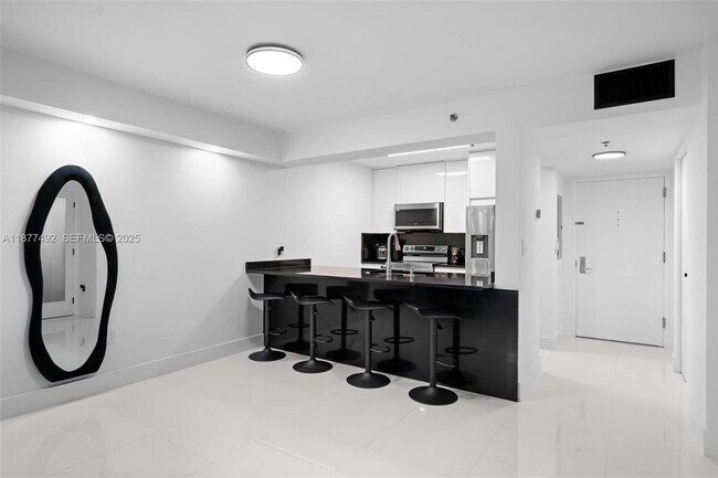 Building Photo - 1200 Brickell Bay Dr