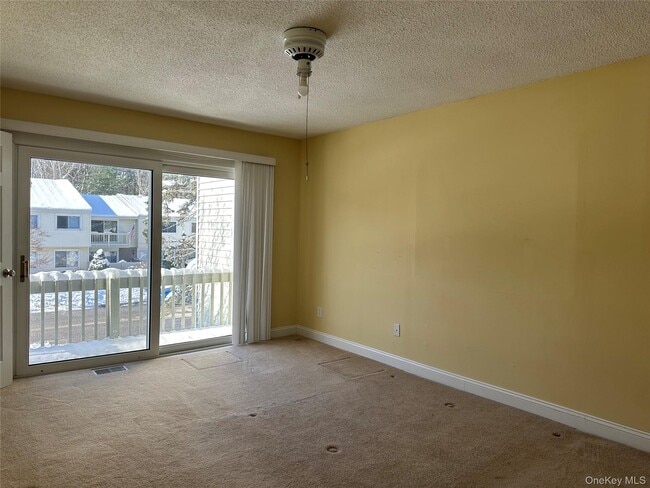 Building Photo - 223 Springmeadow Dr