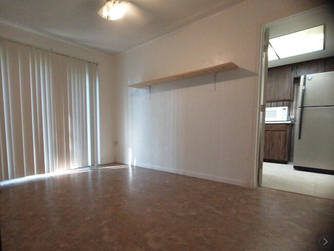 Building Photo - 137 White St