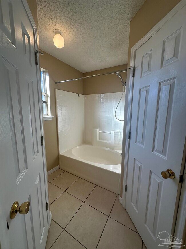 Building Photo - 2028 Coral Reef Rd