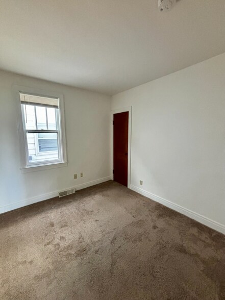 Building Photo - 91 Laverack Ave