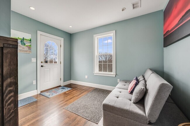 Building Photo - 17 Silva Ct