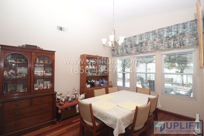 Building Photo - 3 Bed 2 Bath Home With Spacious Back Yard