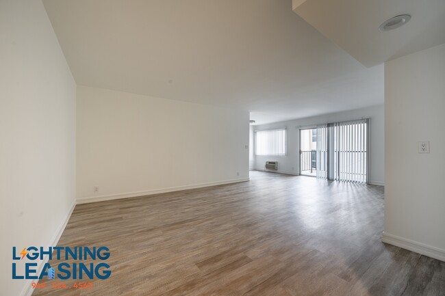 Building Photo - 1203 Kings Rd