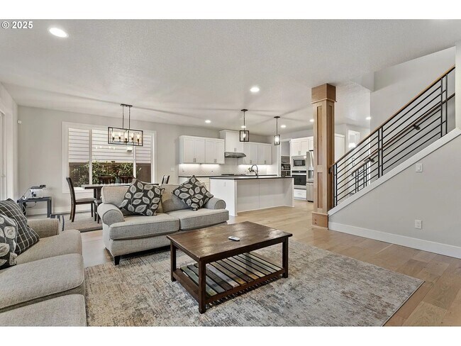 Building Photo - 4093 SE Reed Dr