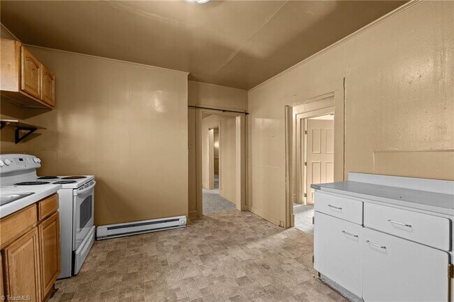 Building Photo - "Charming 3-Bedroom Home in the Heart of Winston-Salem-Pets Welcome Housing Vouchers Accepted!