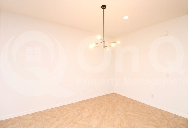 Building Photo - 1378 W Macaw Dr