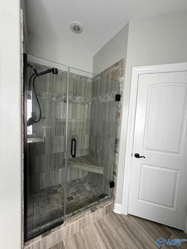 Building Photo - 219 Woodgrove Dr