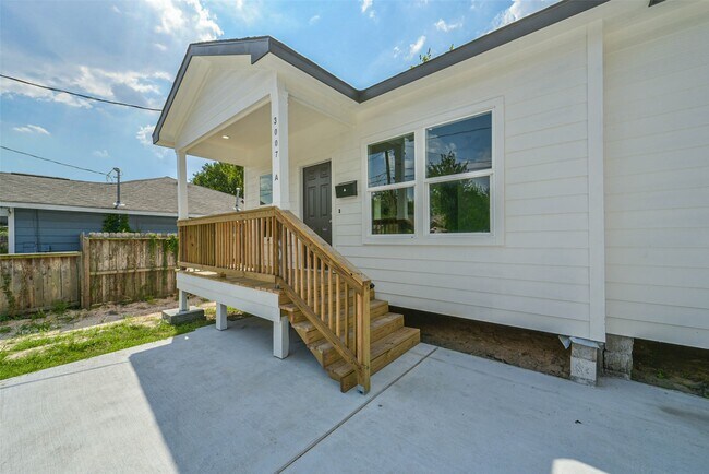 Building Photo - 3007 Bringhurst St