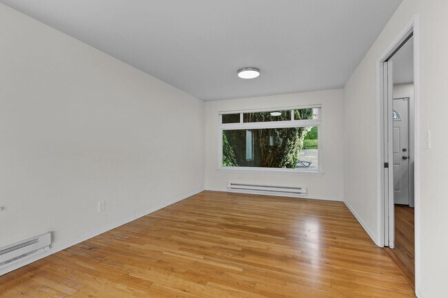 Building Photo - 3616 33rd Ave W