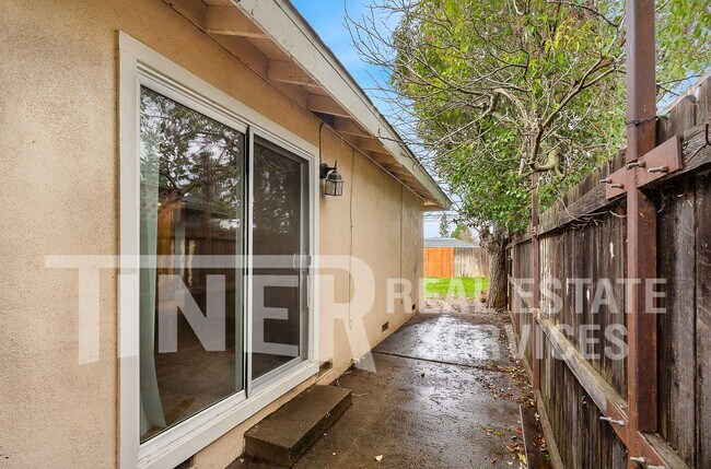 Building Photo - 10193 Crawford Way