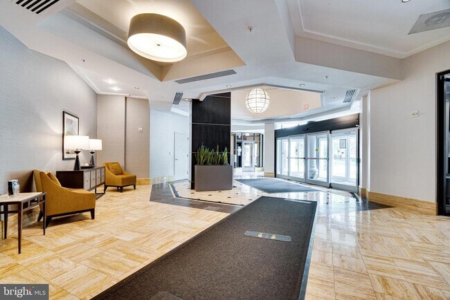 Building Photo - 3101 N Hampton Dr