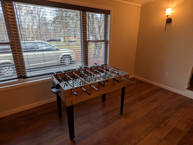 Building Photo - 8 Cedar Ln