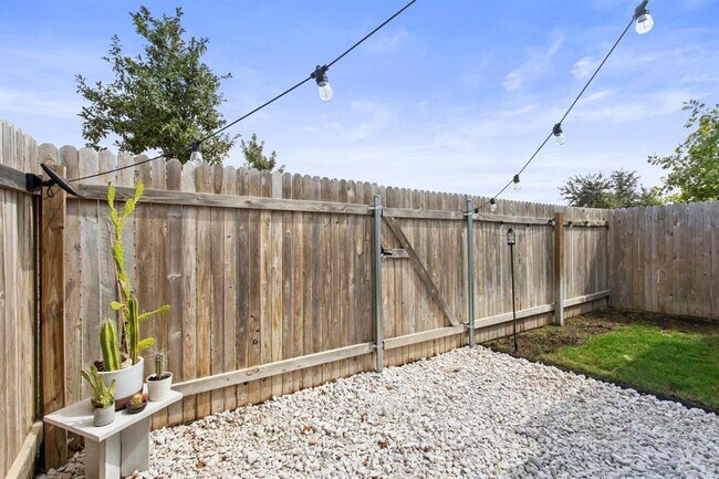 Building Photo - 283 Fieldwood Dr