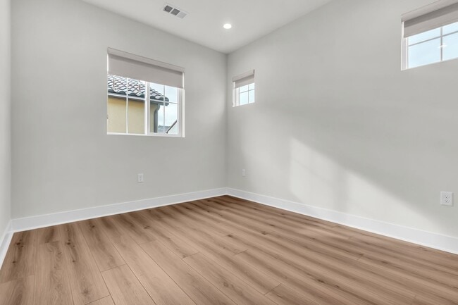 Building Photo - 720 Olivier Dr