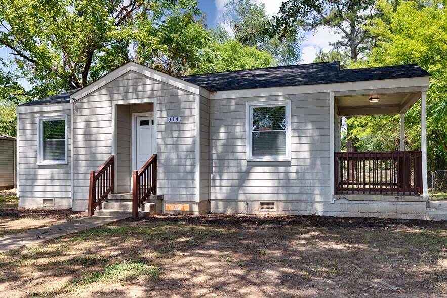 Building Photo - 914 Linwood Dr NW