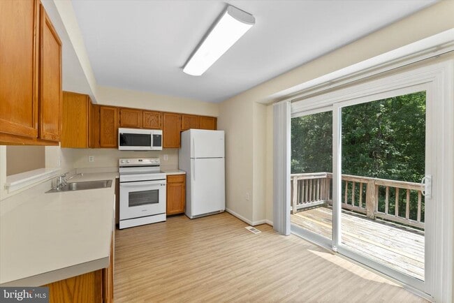 Building Photo - 7385 Emerald Dr