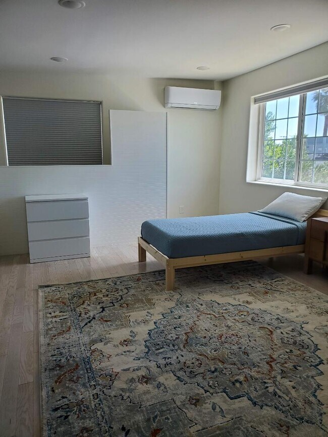 Building Photo - 1520 W Encanto Blvd