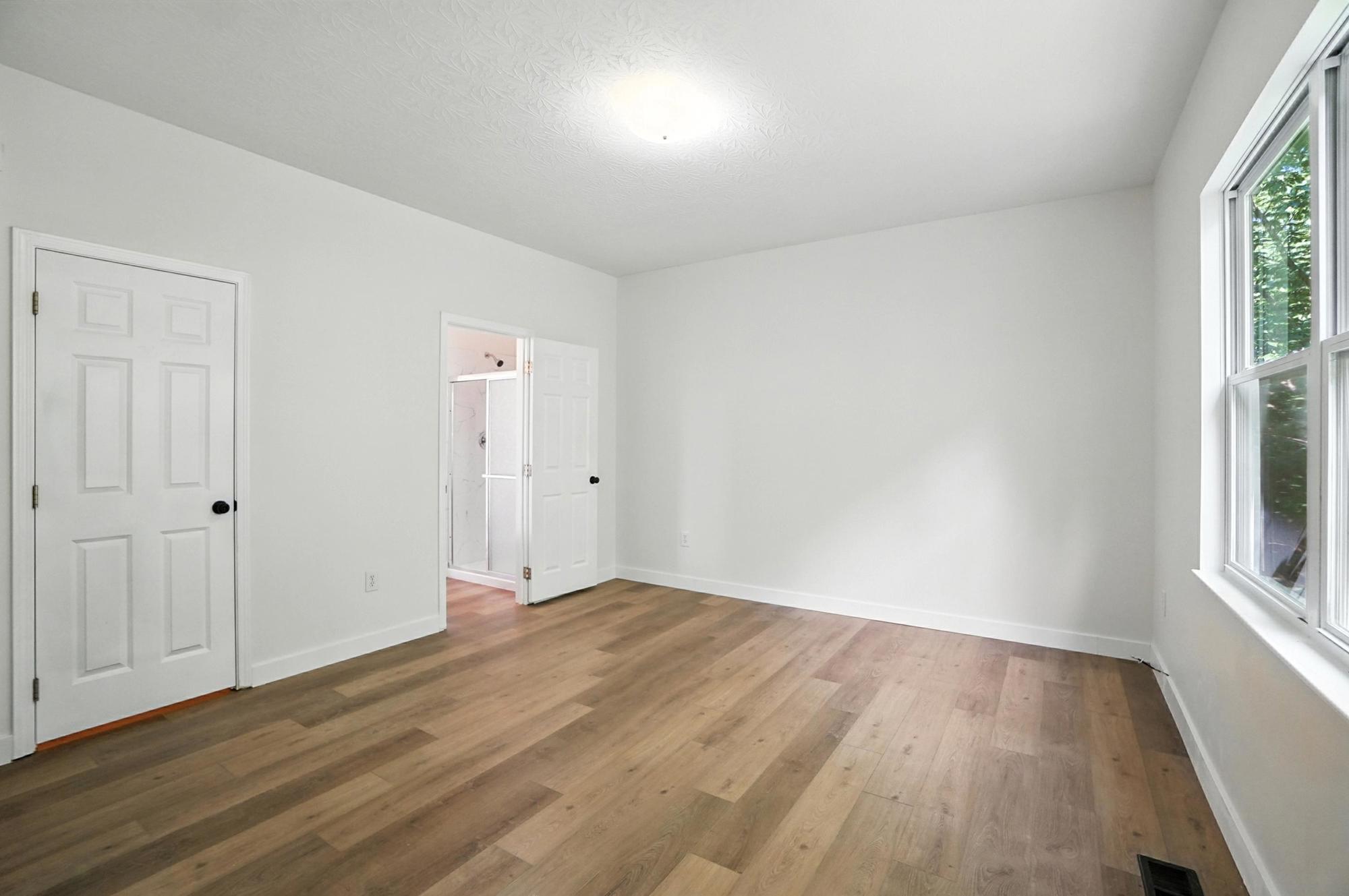 Building Photo - 2380 Oaktree Pl