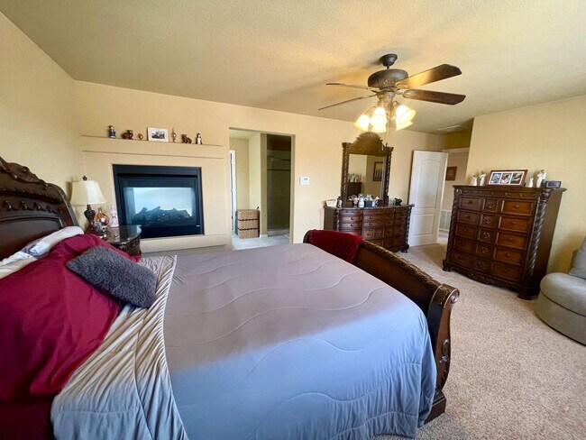 Building Photo - Gorgeous 5 Bedroom Cordera Home