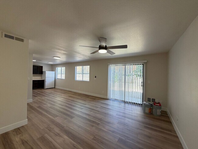 Building Photo - REMODELED TWO BEDROOM IN DOWTOWN!