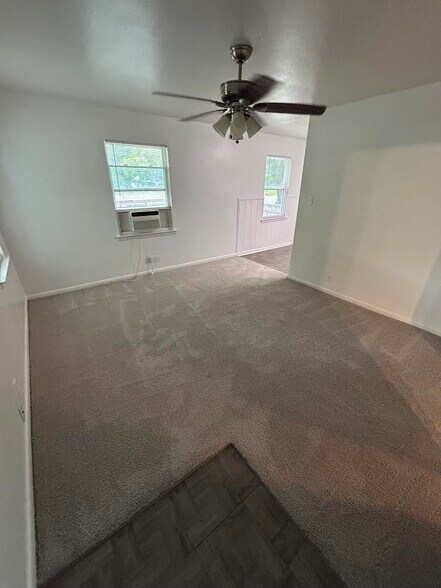 Building Photo - 712 Sunny Ln