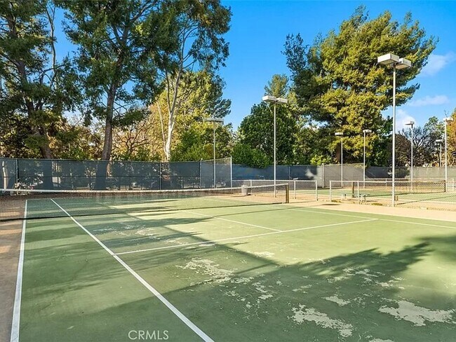 Building Photo - Move-In Ready 2BR | Fresh Paint | Unfurnished & Ready for Your Style