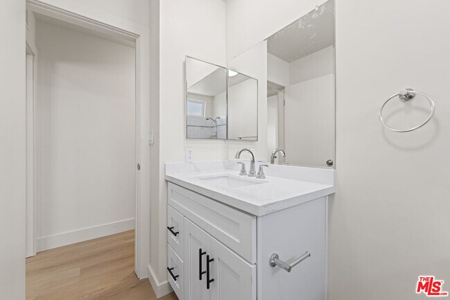 Building Photo - 635 Westmount Dr