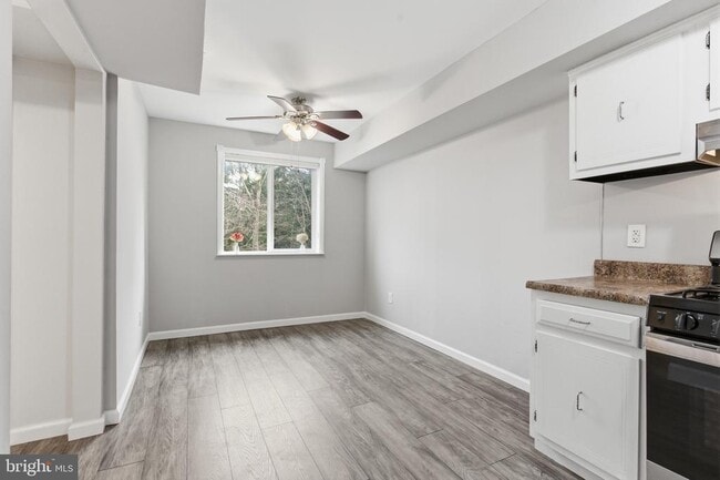 Building Photo - 598 Belmont Ave