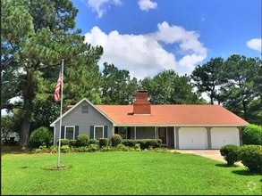 Building Photo - Charming 3 Bed, 2 Bath Home with New Floor...