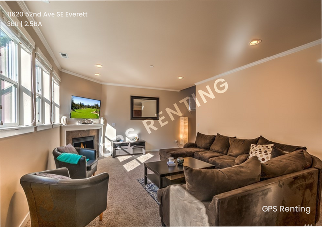 Building Photo - Stylish And Sleek Everett Home On A Quiet ...