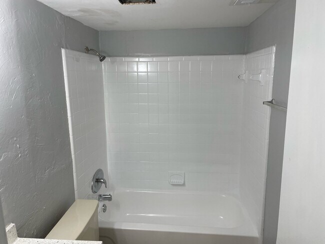 Building Photo - 215 Lovelace Dr