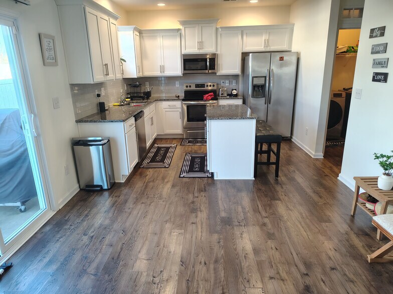 Building Photo - Room in House on Pennyroyal Wy