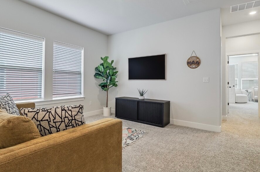 Building Photo - 6006 Rangeland Rd