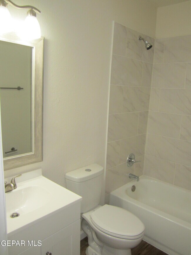 Building Photo - 305 Corvena Way