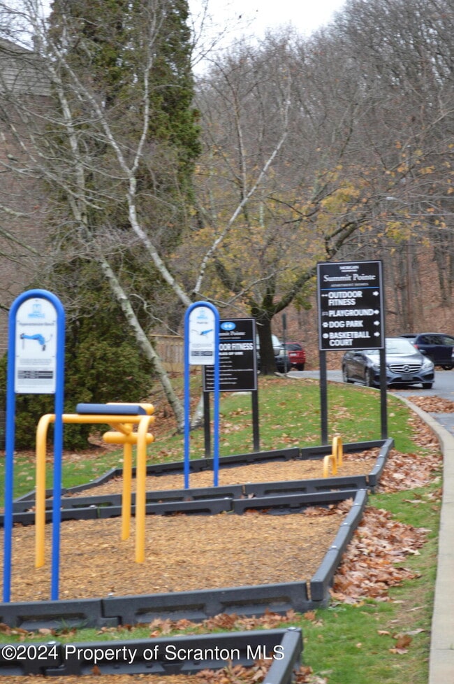 Building Photo - 1704 Summit Pointe