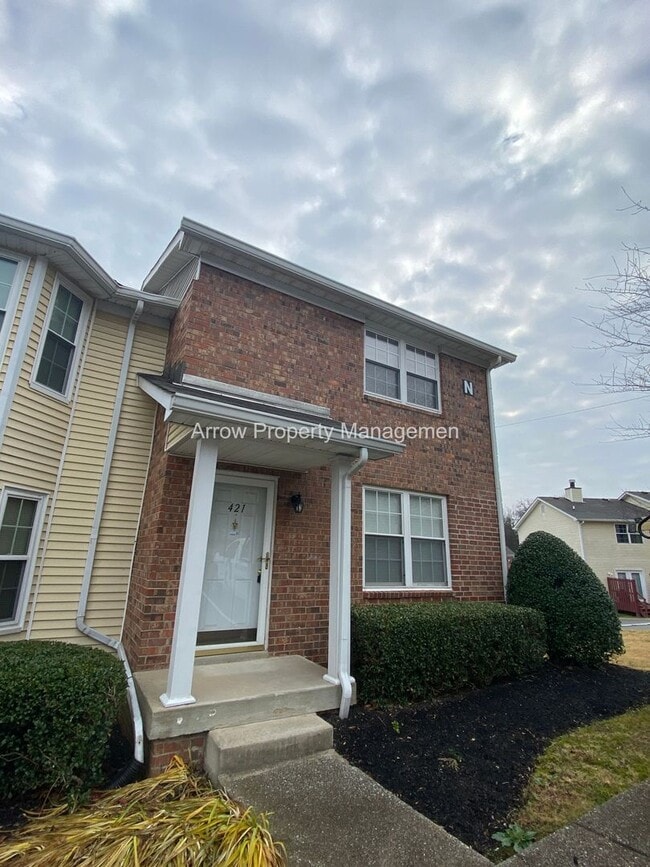 Building Photo - 2 Bedroom / 2.5 Bathroom / Amenities Include Pool & Tennis Courts / Assigned Parking / Minutes to...