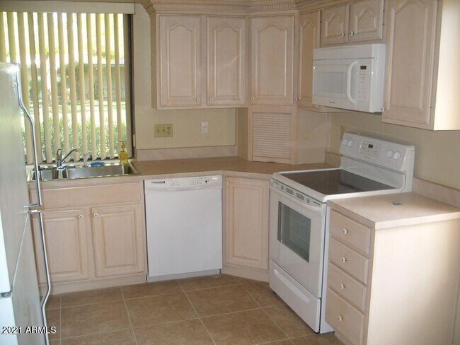 Building Photo - 7706 E Vista Dr