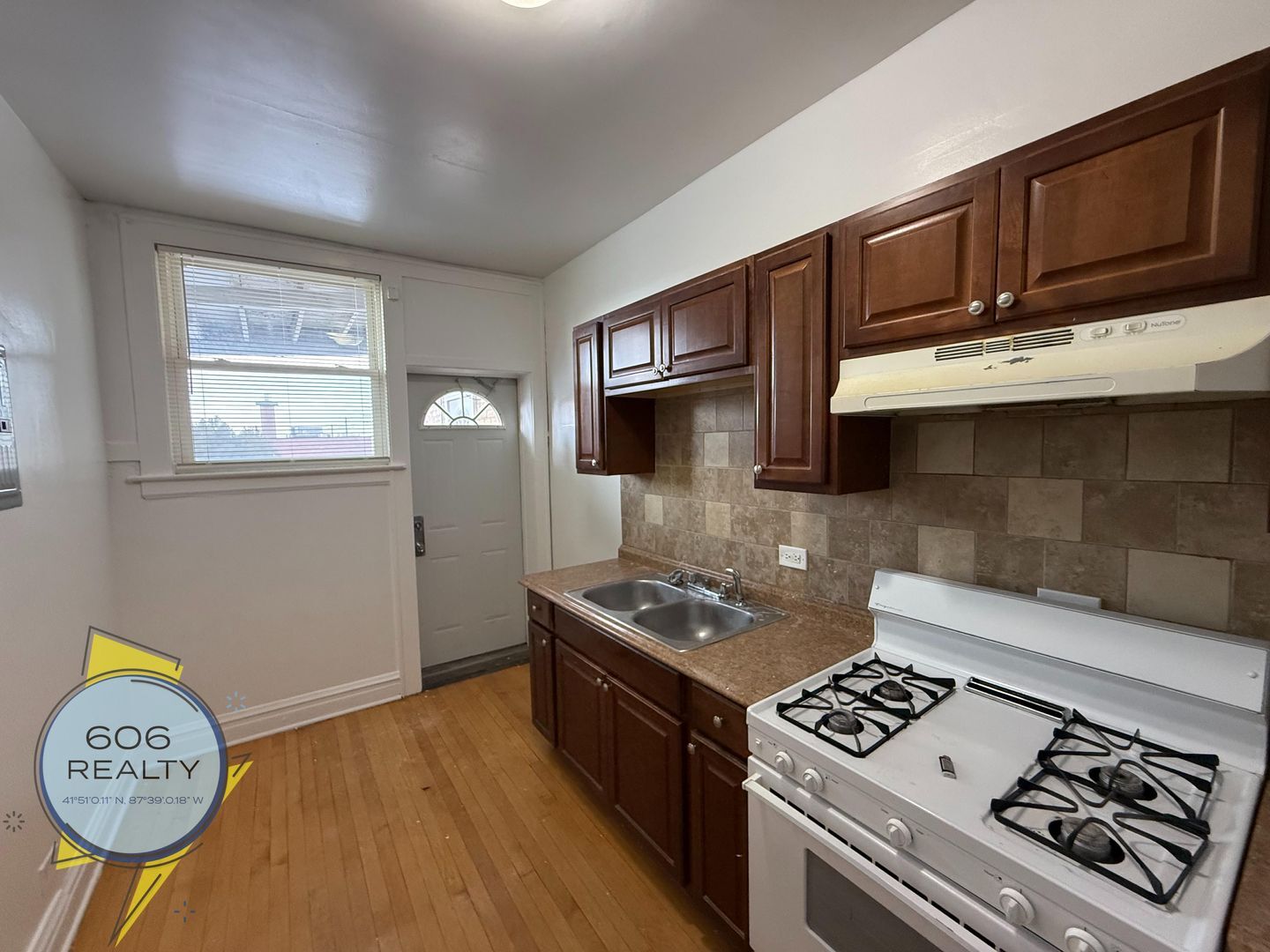 Building Photo - 2140 Clarence Ave