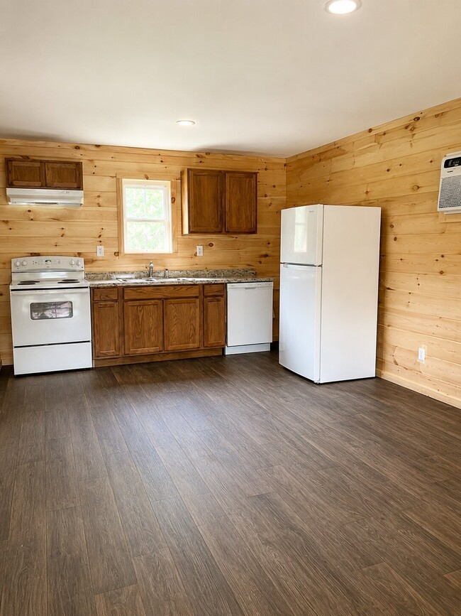 Building Photo - 191 Redbud Trl
