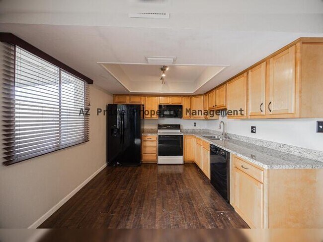 Building Photo - 225 N Standage