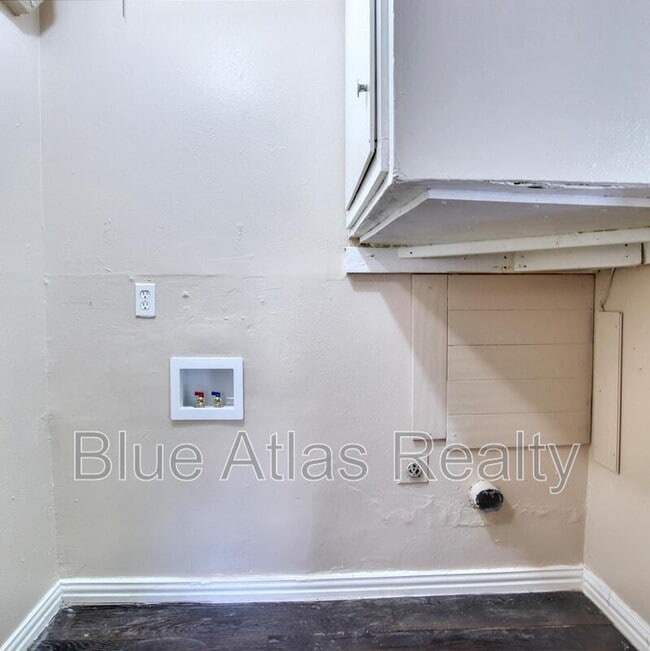 Building Photo - 9914 Brockbank Dr