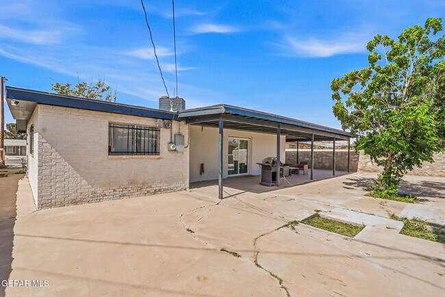 Building Photo - 5912 Delta Dr