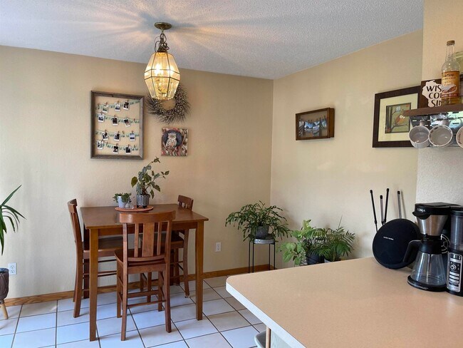 Building Photo - 1933 Northwestern Ave