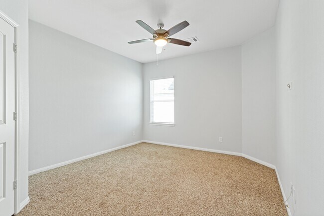 Building Photo - 3902 Deledda Dr