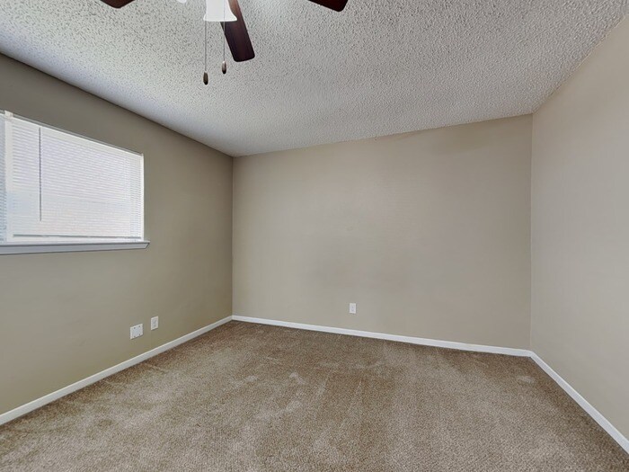 Building Photo - 22311 Meadowgate Dr