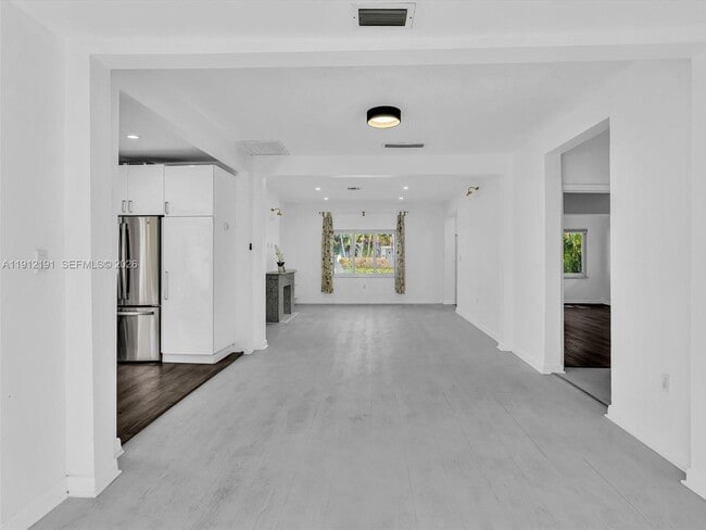 Building Photo - 9324 Byron Ave