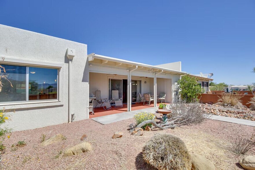 Building Photo - 815 Placita Topa