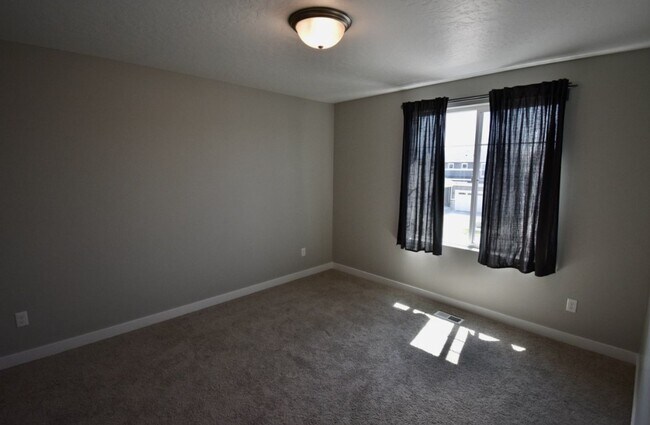 Building Photo - 968 Spruce Willow Wy