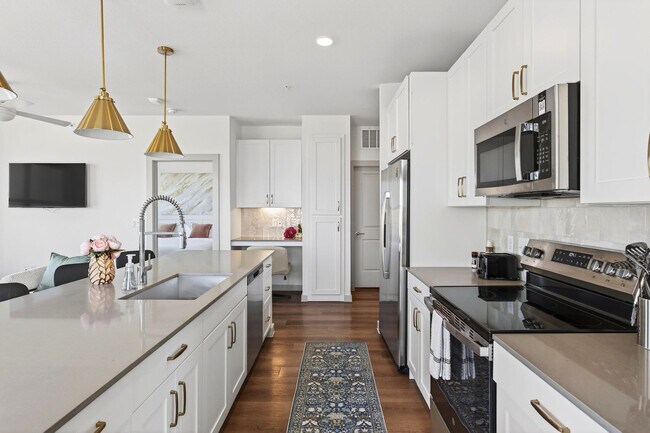 Building Photo - 1301 Leah Ave